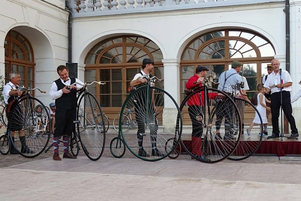 Vásárosnaménybe vándorol a Közlekedési Múzeum kerékpárkiállítása